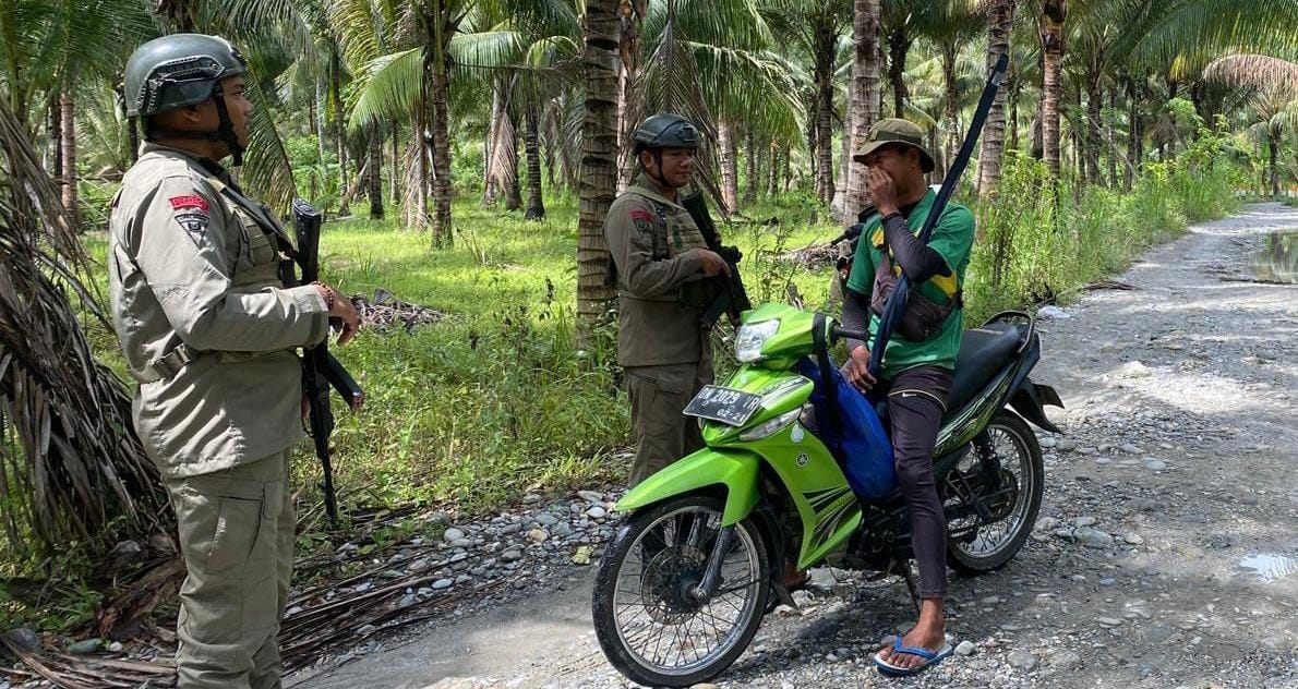 Satgas III Preventif Operasi Madago Raya intensif melakukan razia kendaraan di Kabupaten Poso. Foto : Bidhumas Polda Sulteng.