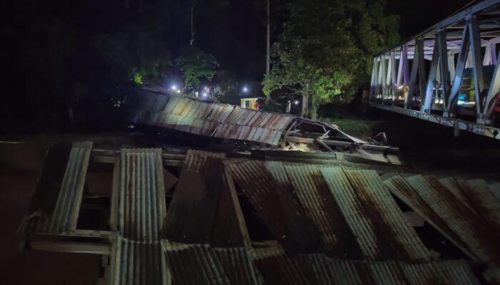 Jembatan Belanda di Palasa Ambruk  Setelah 89 Tahun Bertahan