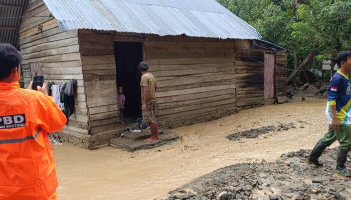 Banjir Rendam 10 Rumah Warga di Desa Ulatan, 1 Rumah Diantaranya Terancam Hanyut