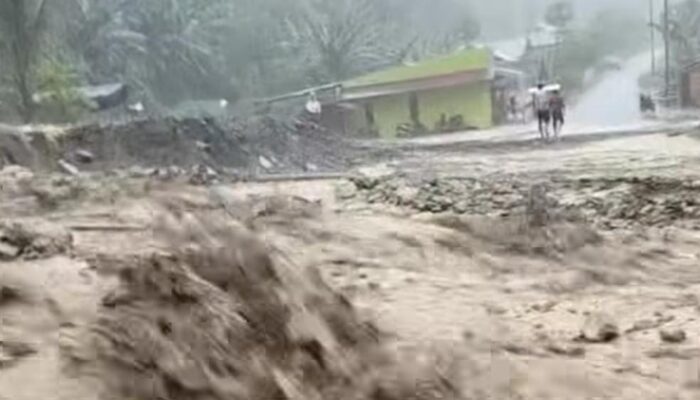 Diterjang Banjir, Jalan Utama di Bambasiang Kembali Rusak