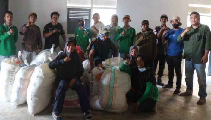 Pemdes Ulatan Salurkan Bantuan kepada Warga Bambasiang