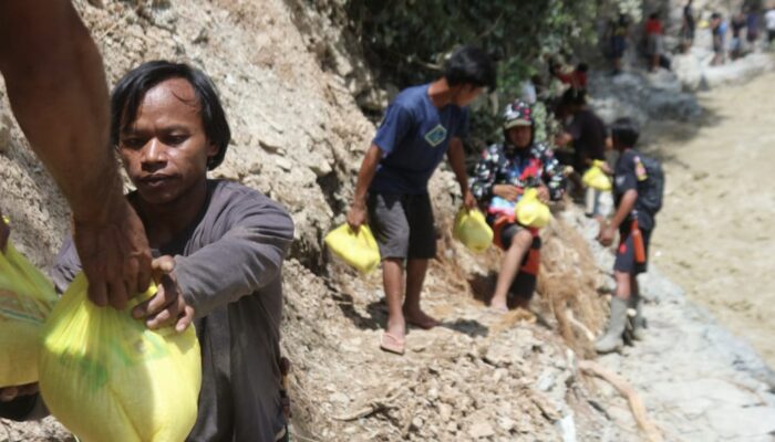 Warga Bambasiang yang Terisolir Mulai Terima Bantuan