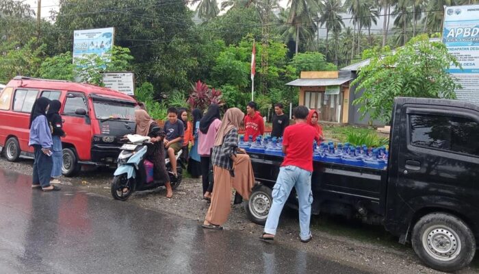 Pemdes Beau Bersama Karang Taruna Bahari Salurkan Bantuan kepada Korban Bencana Banjir di Ogoansam-Bambasiang