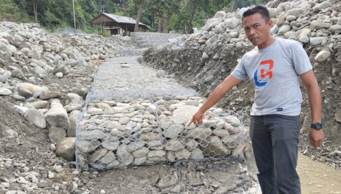 Kades Ogoansam Geram, Hentikan Pekerjaan Bronjong yang dilakukan CV. Gilang Perdana