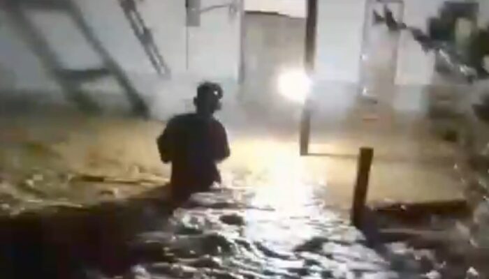 Banjir Dan Longsor Terjang Desa Lembah Bomban, Ratusan Warga Mengungsi