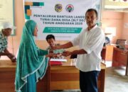 Pemdes Palasa Lambori Salurkan BLT kepada 40 KPM