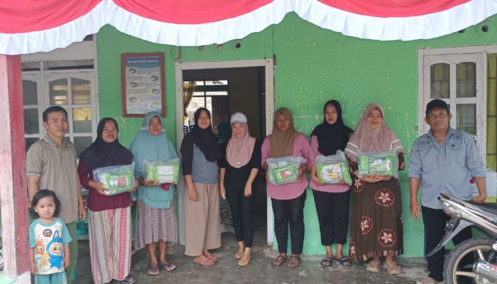 Dukung Pekarangan Pangan Bergizi, Pemdes Ulatan Serahkan Bantuan Pertanian