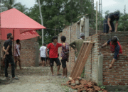 Pemdes Ogoansam bersama Warga Bangun Kantor Desa