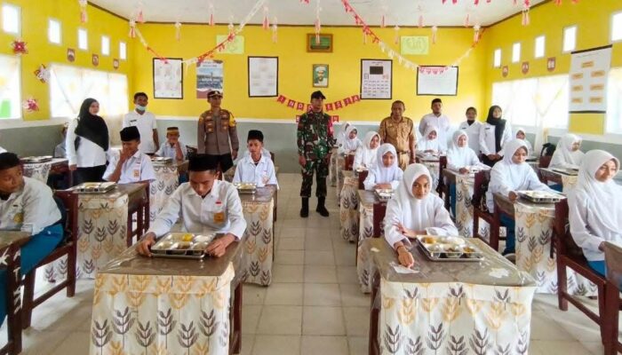 MTs Alkhairaat Tinombo Terima Program MBG