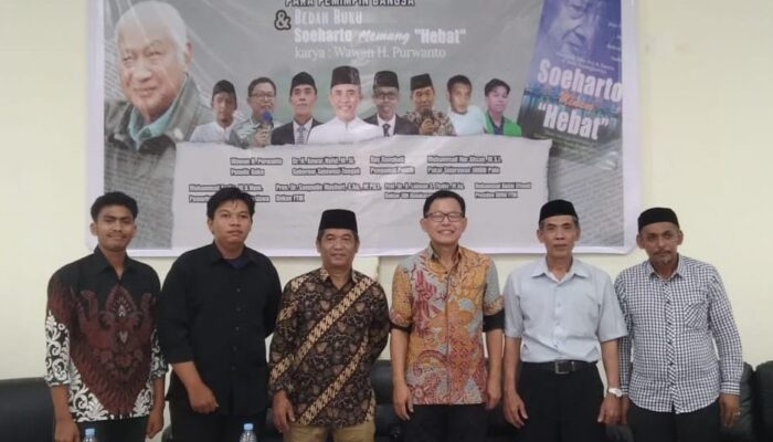 Hadirkan Pembicara Nasional, DEMA FTIK UIN Datokarama Palu Gelar Bedah Buku “Soeharto Memang Hebat”