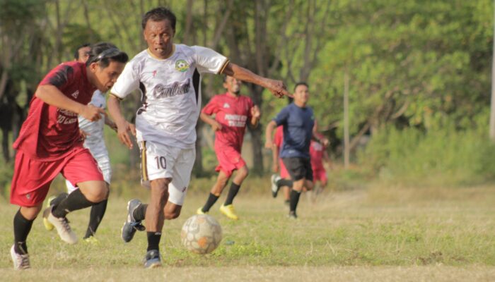 Gol Kades Eeya Warnai Laga Silaturahmi: Old Star Tadulako Sigi Kalahkan Benteng Utama 2-1