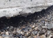 Warga Soroti Pekerjaan Tanggul Pantai Ulatan yang Dikerjakan CV Trini Karya Perdana