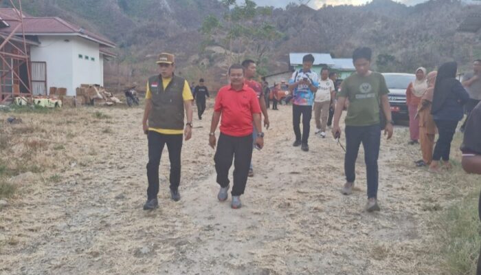 Bupati Erwin Burase Kembali Tinjau Penanganan Karhutla di Desa Avolua