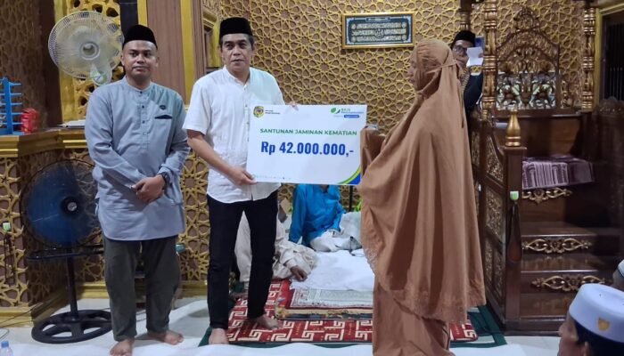 Safari Ramadan di Desa Tada, Bupati Parimo Soroti Kesejahteraan Aparat Desa