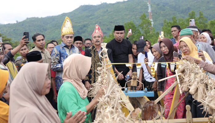 Bupati Parimo Dukung Pelestarian Adat dan Pembangunan Rumah Adat