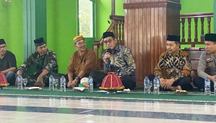 Bupati Erwin Burase Hadiri Halal Bihalal Bersama Warga Desa Palasa Tangki
