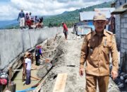 Camat Palasa Turlap dan Beri Apresiasi Perbaikan Tanggul Pantai Desa Ulatan