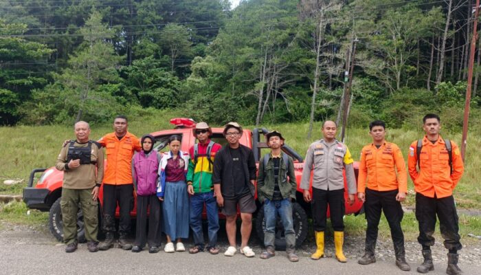 Dua Pendaki Tersesat di Gunung Country Ditemukan Selamat oleh Tim SAR