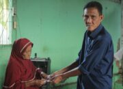 Pemdes Palasa Tengah Salurkan BLT Tahap 1 kepada 24 KPM