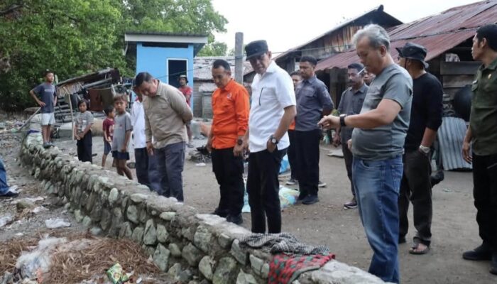 Bupati Parimo Percepat Penanganan Abrasi Pesisir di Desa Palasa Tengah