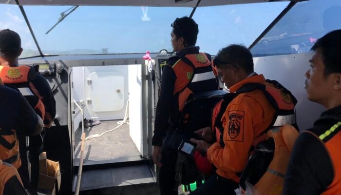 KM Balama Mati Mesin, Tiga Orang Dicari Tim SAR